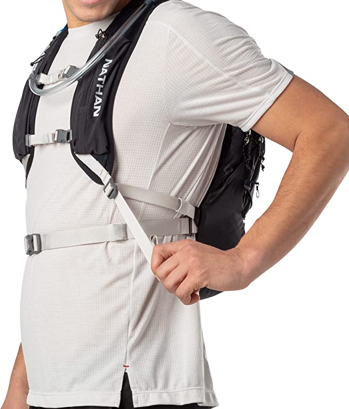 Nathan Crossover Pack 15L:Black/Vapor Grey