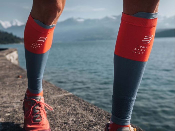 Compressport Unisex R2V2 Calf Sleeves Coral -  SU00002B_401