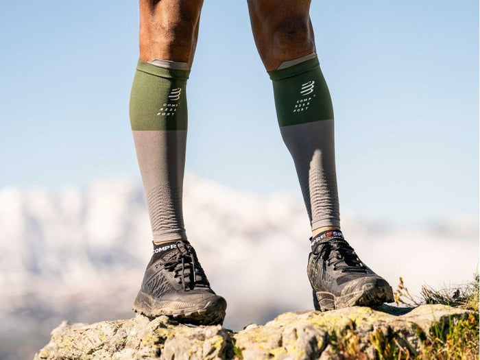 Compressport Unisex's 2V2 Calf Sleeve Rf Green/Steel Grey - SU00002B_626