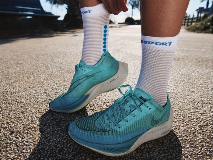 Compressport Unisex's Pro Racing Socks v4.0 Run High - White/Fjord Blue