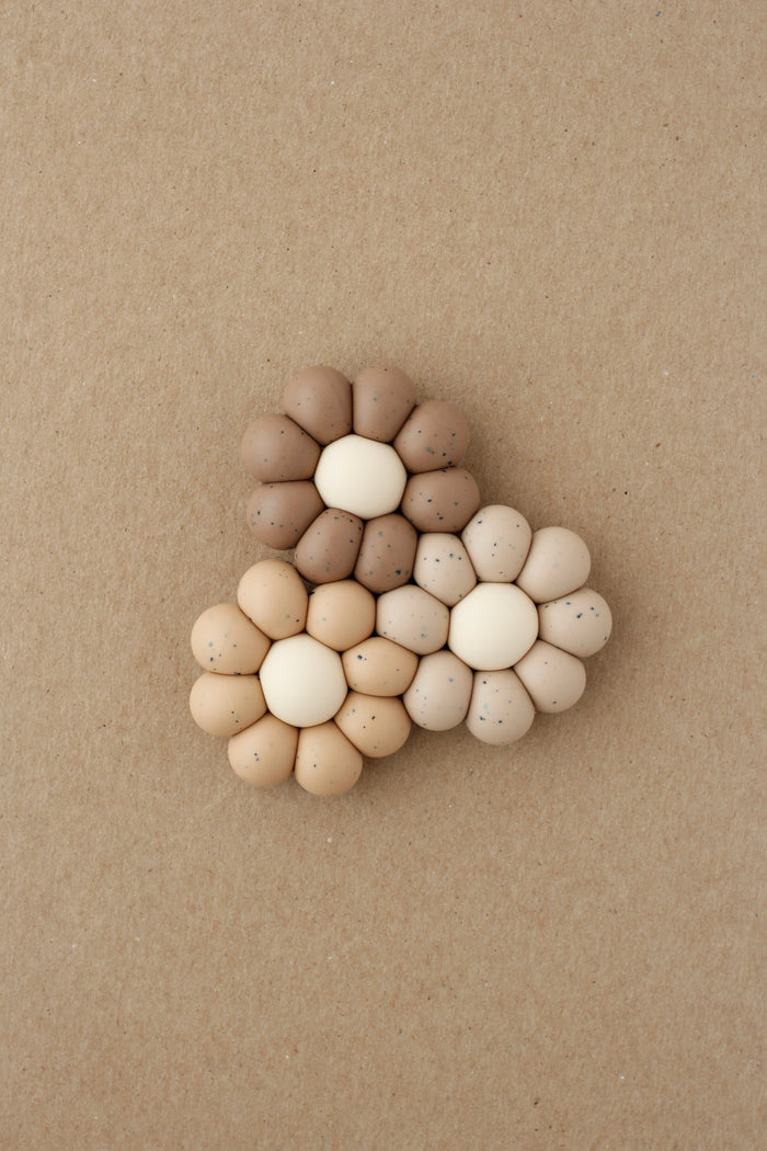 Baby Freezer Teether - Daisy | Speckled Truffle littleCHEW