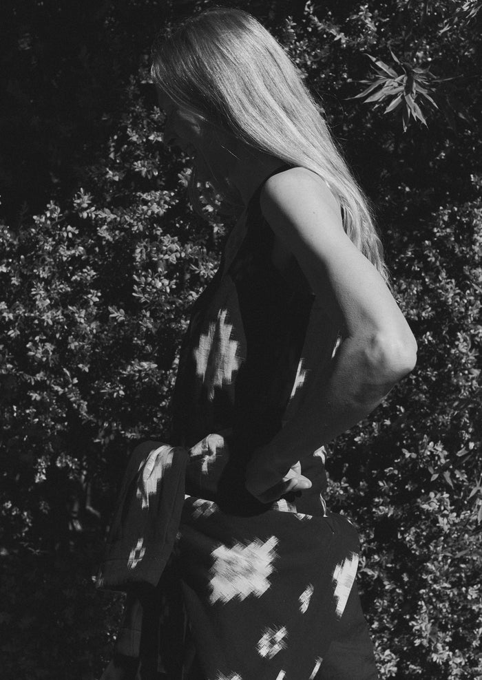 Fugue Ikat V-Neck Tank | Midnight/Sand