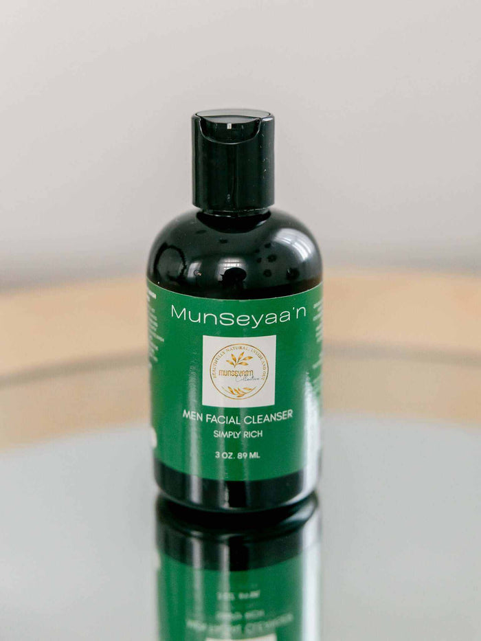 Men facial moisturizing cleanser with natural ingredients and hydrating formula for refreshed skin