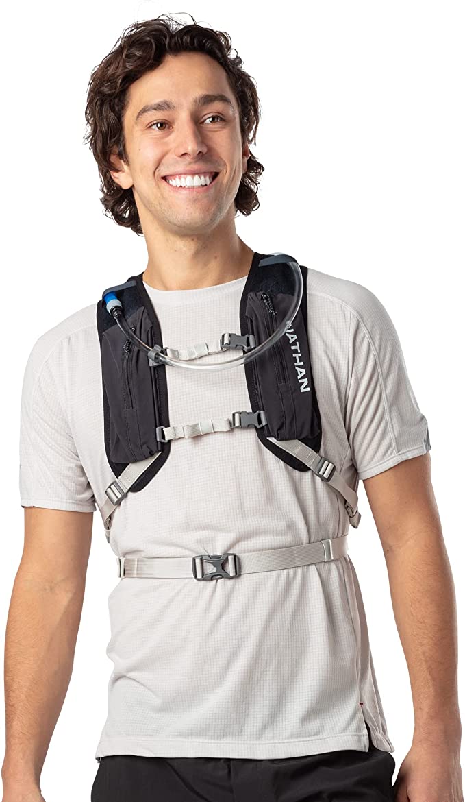 Nathan Crossover Pack 15L:Black/Vapor Grey