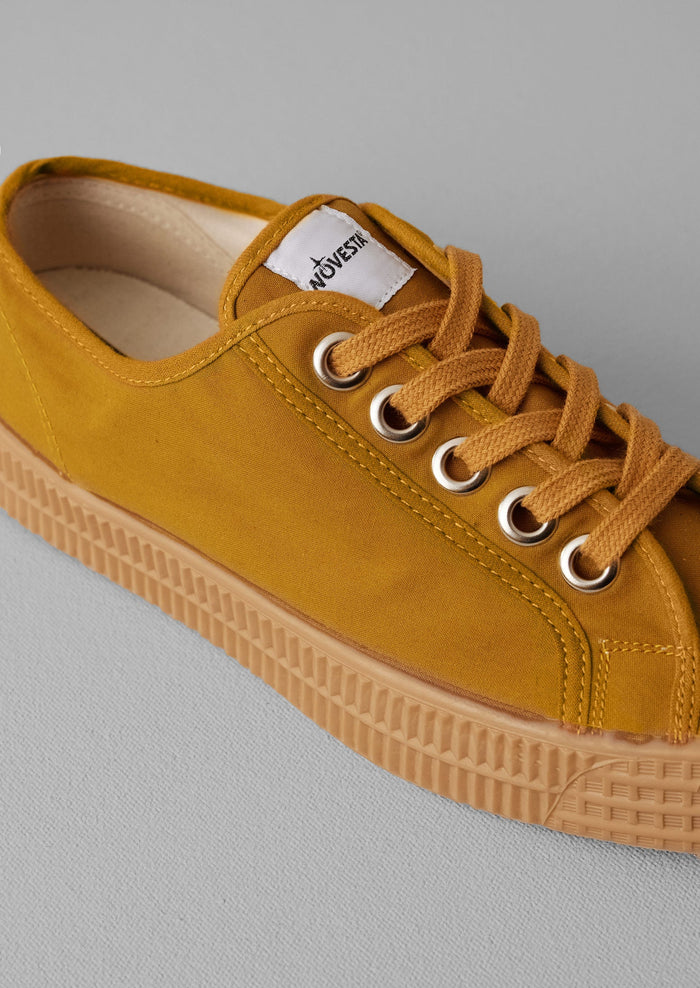 Novesta Star Master Waxed Cotton Plimsolls | Cumin